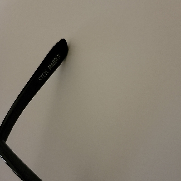 Steven Madden Sunglasses Black and Gold, Good Condition - Picture 2 of 4